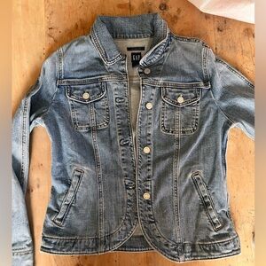 GAP Women’s Denim Jacket
Size Medium Stretch Denim